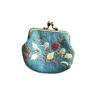 Women's Coin Purse Cute Embroidered Copper Kiss Lock Mini Wallet With Floral Pat